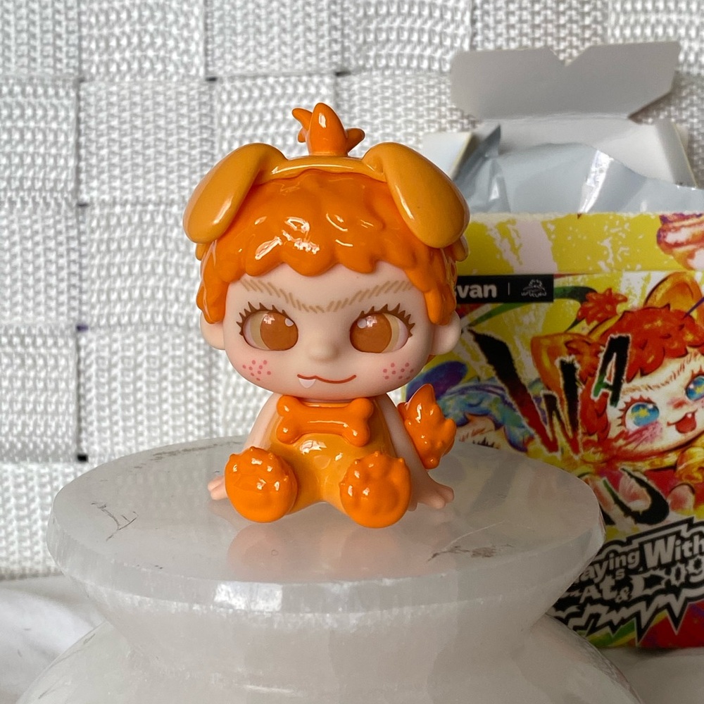 Wakuku Figurine Orange Dog